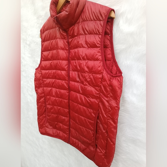 Uniqlo Puffer Vest - Picture 4 of 10